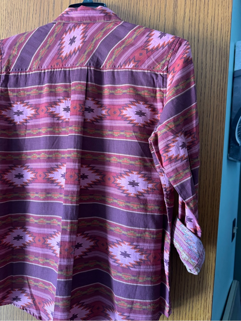 Ariat women’s Relaxed Fit Maroon & Pink Patterned Button-Up Shirt sz l - Picture 8 of 8